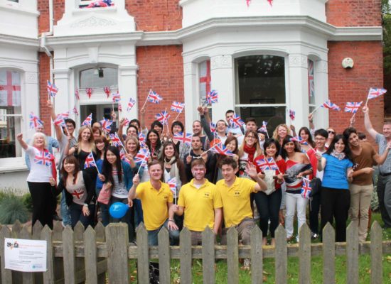 Estudiantes y Profesores en Worthing